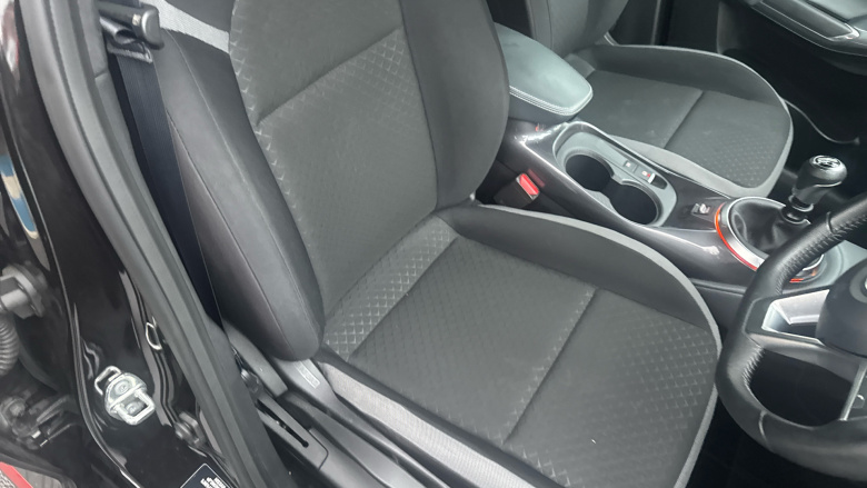 Nissan Juke 1.0 DiG-T N-Connecta 5dr Petrol Hatchback